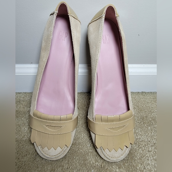 GAP Shoes - Gap 'Kiltie' Tan Leather Loafers - Size 6
